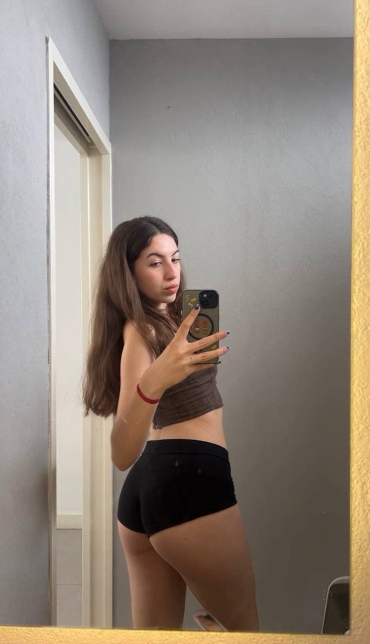 Amber in her underwear in Yuzhou