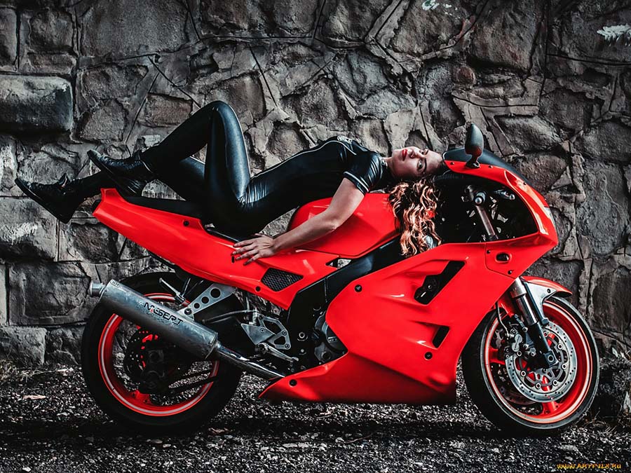 Beautiful girl Beautiful girls and motorcycles in Yuzhou