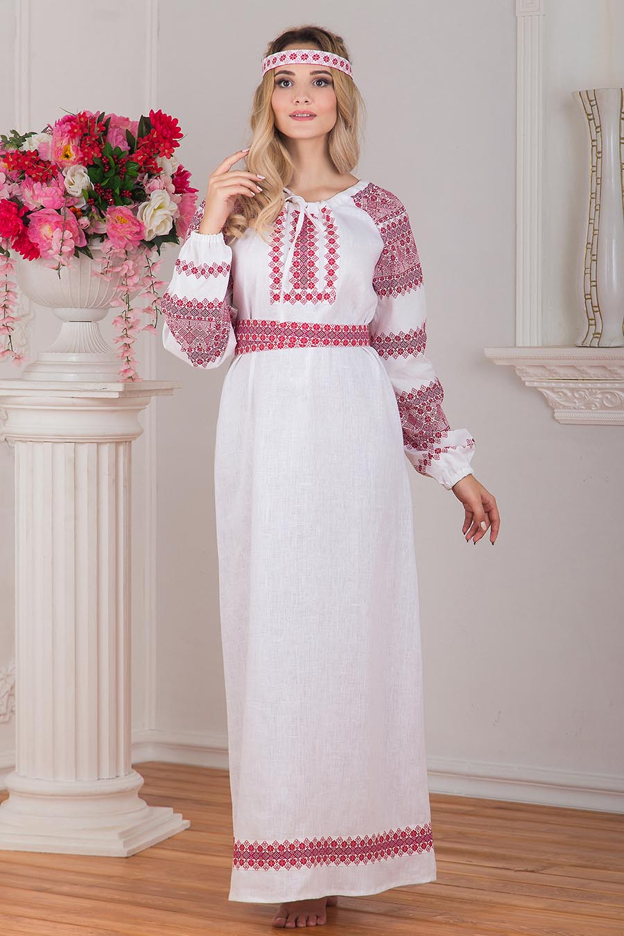 Women in Slavic costumes in Yuzhou