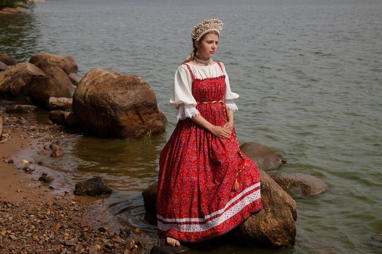 Women in Slavic costumes in Yuzhou