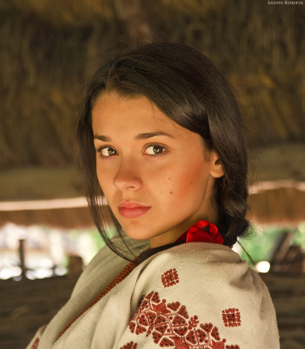 Girls in Slavic costumes in Yuzhou