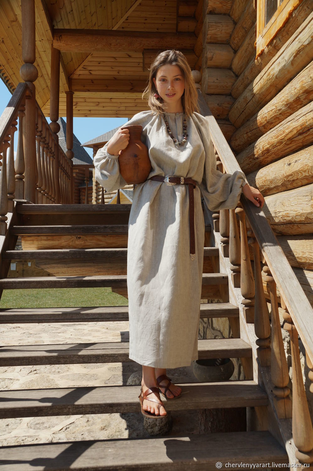 Girls in Slavic costumes in Yuzhou