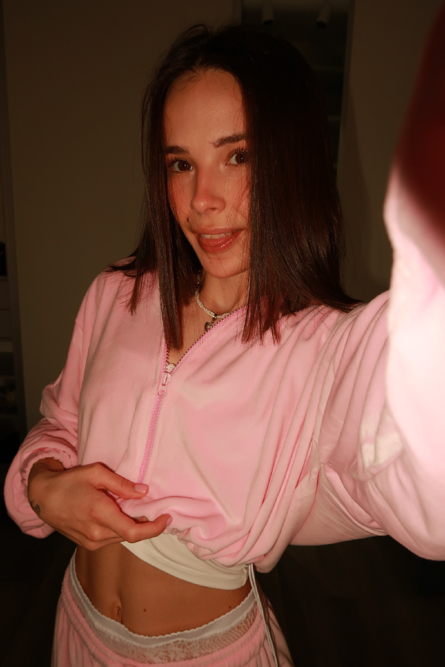 Tina brings the glow — live moments in Yuzhou