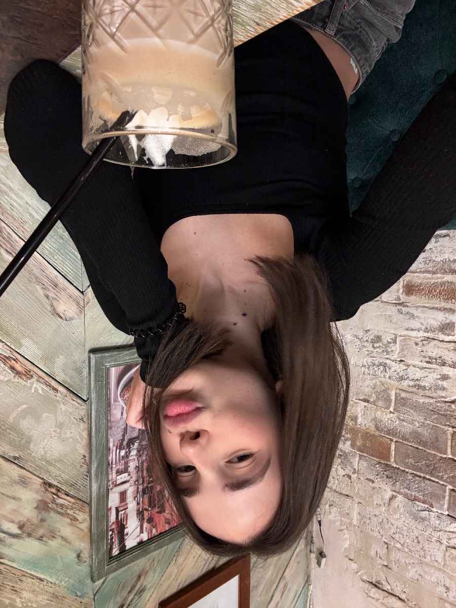 Fresh photos, fresh mood — Tina online in Yuzhou